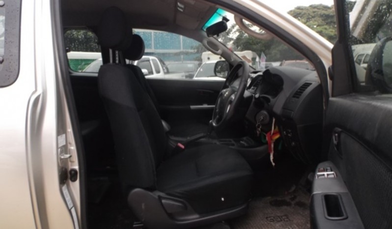 9256 TOYOTA VIGO PRERUNNER 4WD 2.5G SMART CAB AT SILVER 2013 full